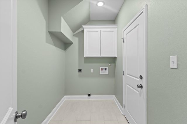 790 Bridgeview, Bridge City, TX 77611