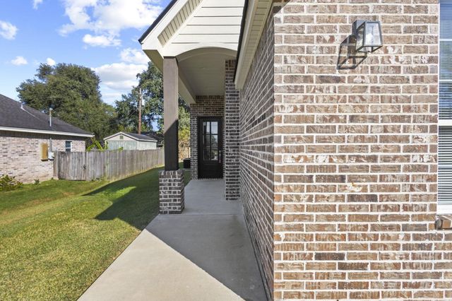 790 Bridgeview, Bridge City, TX 77611