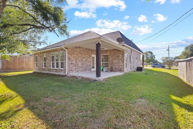790 Bridgeview, Bridge City, TX 77611