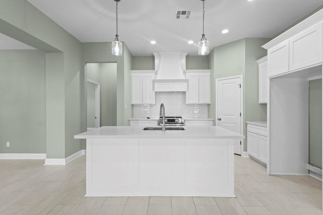 790 Bridgeview, Bridge City, TX 77611