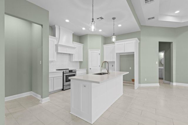 790 Bridgeview, Bridge City, TX 77611