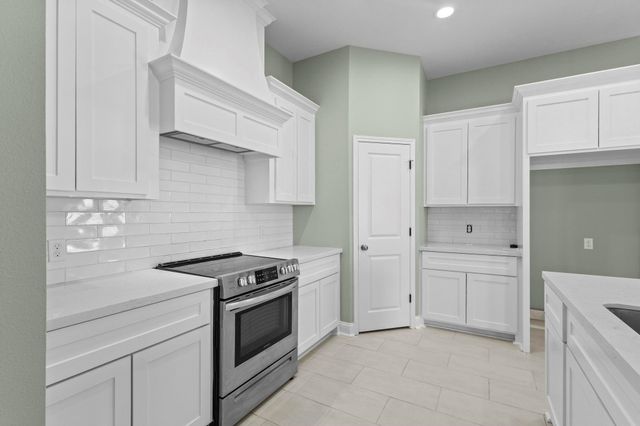 790 Bridgeview, Bridge City, TX 77611