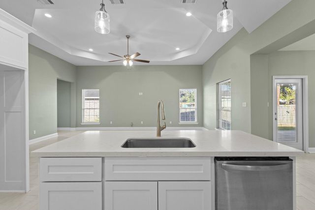 790 Bridgeview, Bridge City, TX 77611