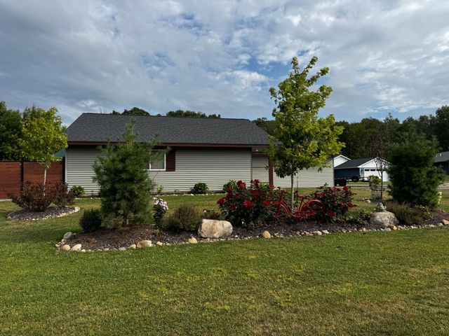 1302 Greentree Drive, Saint Croix Falls, WI 54024