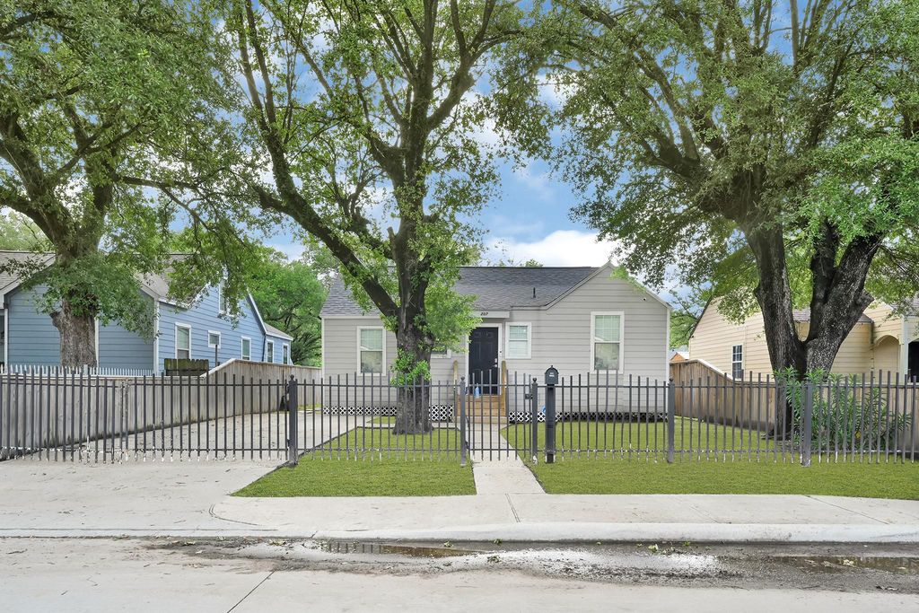 207 Wafer Street, Pasadena, TX 77506