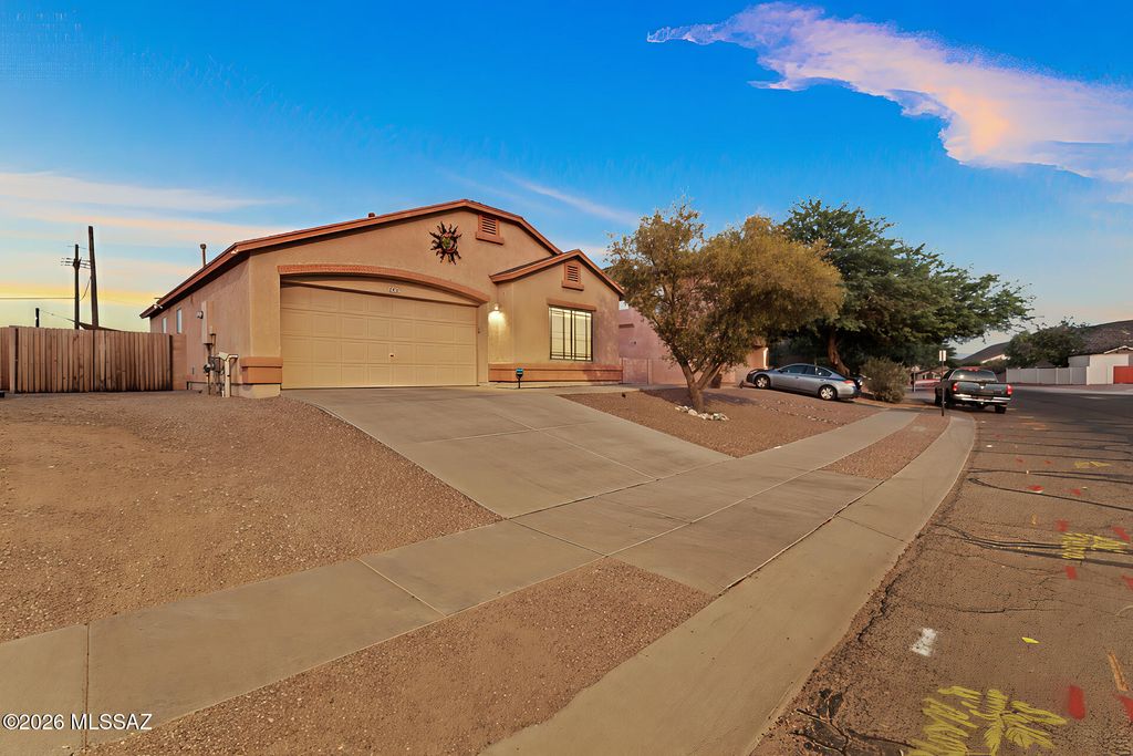 7437 S Brackenbury Drive, Tucson, AZ 85746