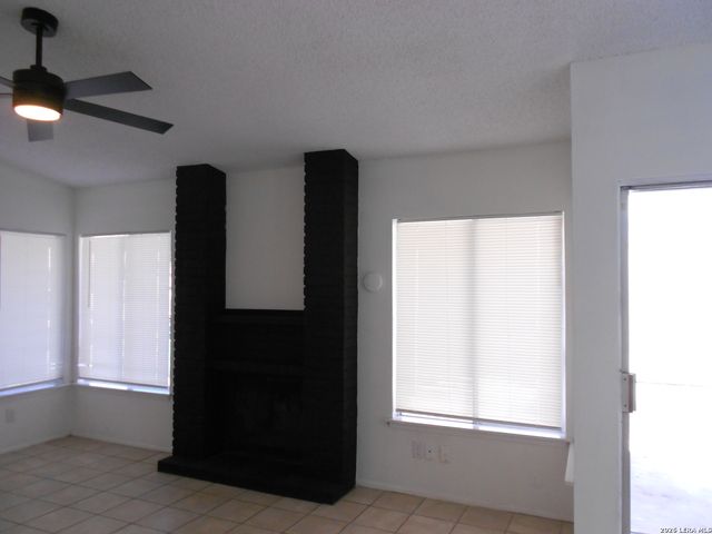 9566 Bowen, San Antonio, TX 78250