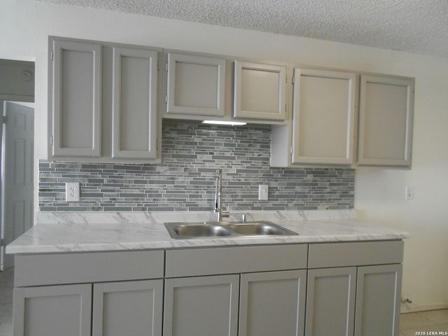 9566 Bowen, San Antonio, TX 78250