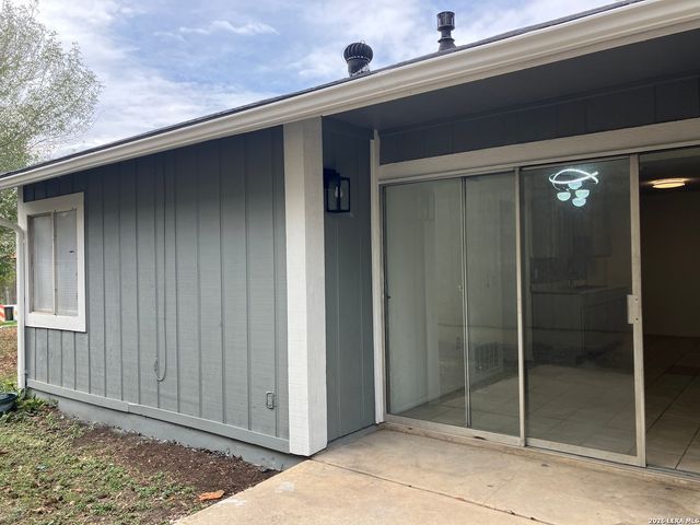 9566 Bowen, San Antonio, TX 78250