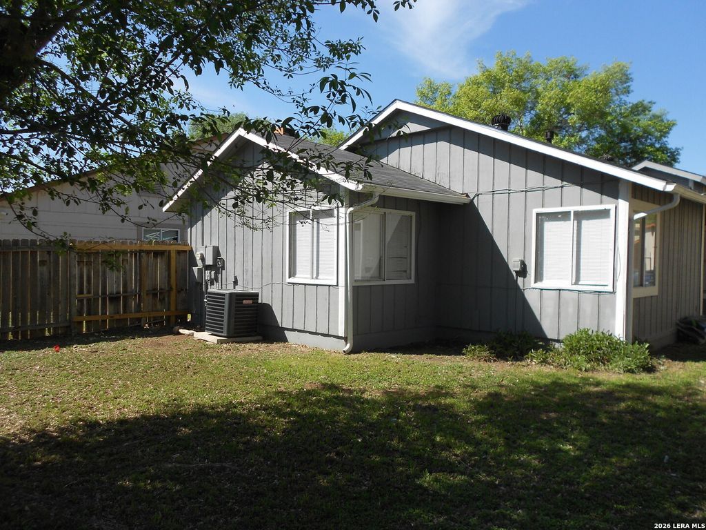 9566 Bowen, San Antonio, TX 78250