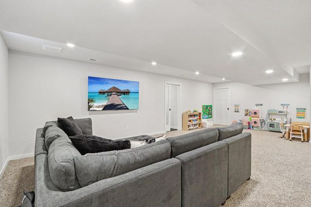 532 Wild Oak ROAD, Hartland, WI 53029