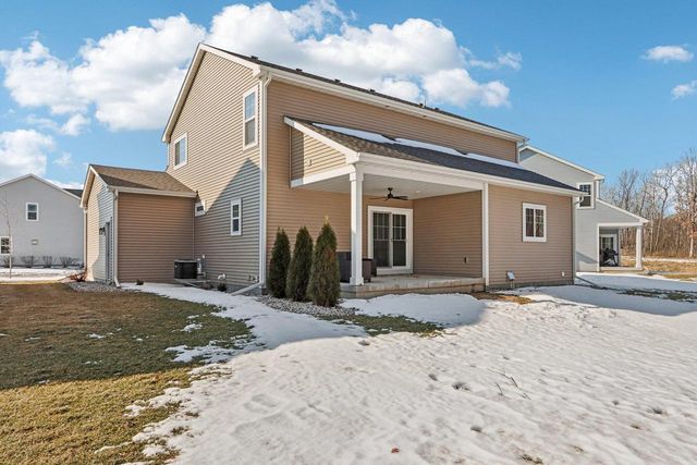 532 Wild Oak ROAD, Hartland, WI 53029