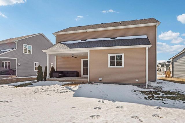 532 Wild Oak ROAD, Hartland, WI 53029