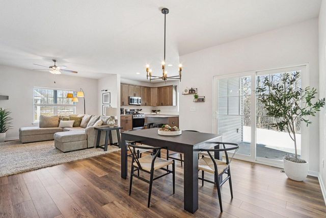 532 Wild Oak ROAD, Hartland, WI 53029