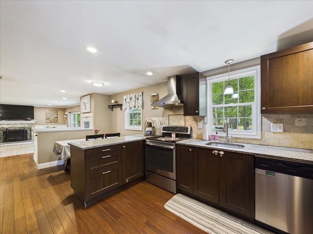 84 Seekell St, Taunton, MA 02718