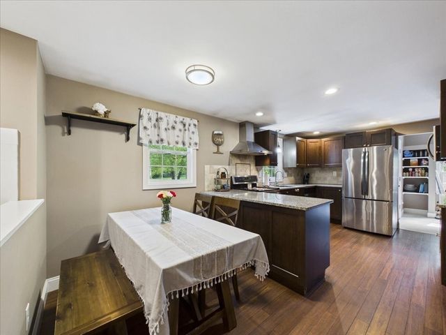 84 Seekell St, Taunton, MA 02718