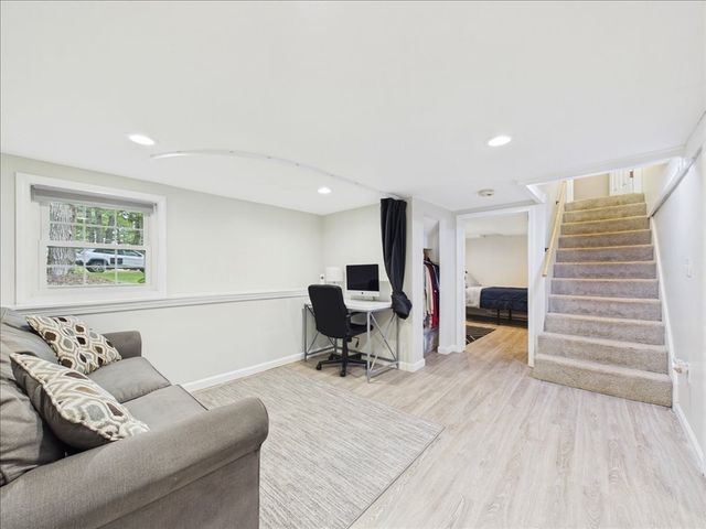 84 Seekell St, Taunton, MA 02718