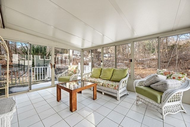 29 Dominion Rd, Worcester, MA 01605