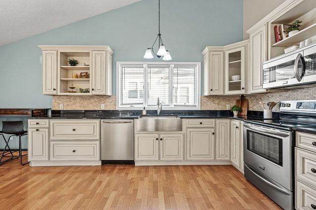 29 Dominion Rd, Worcester, MA 01605