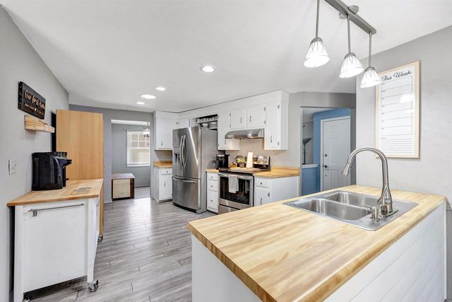 863 VENUS DRIVE, Green Bay, WI 54311