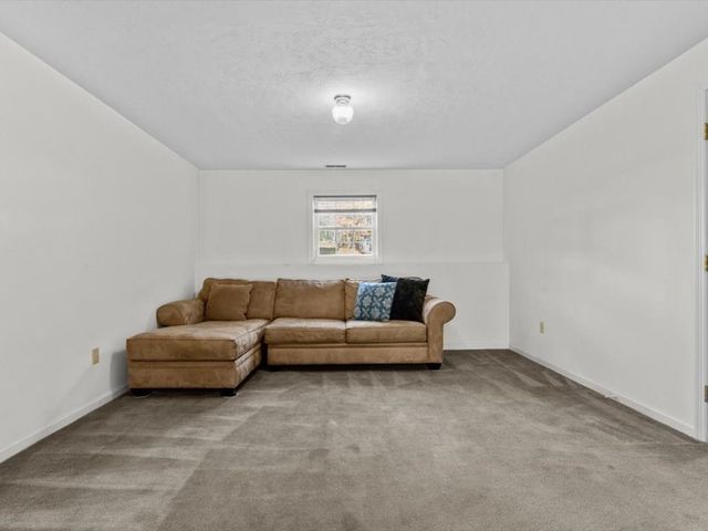 41 Ledgecrest Drive, Worcester, MA 01603