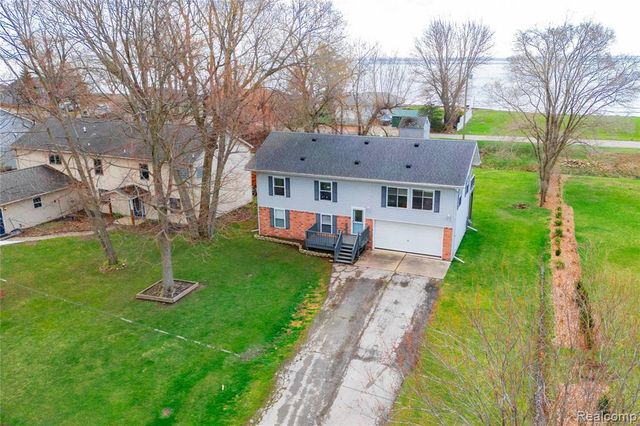 7522 Sovey Drive, Newport, MI 48166