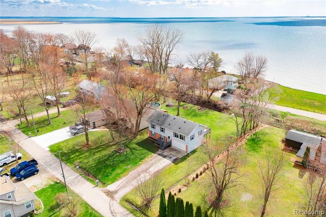 7522 Sovey Drive, Newport, MI 48166