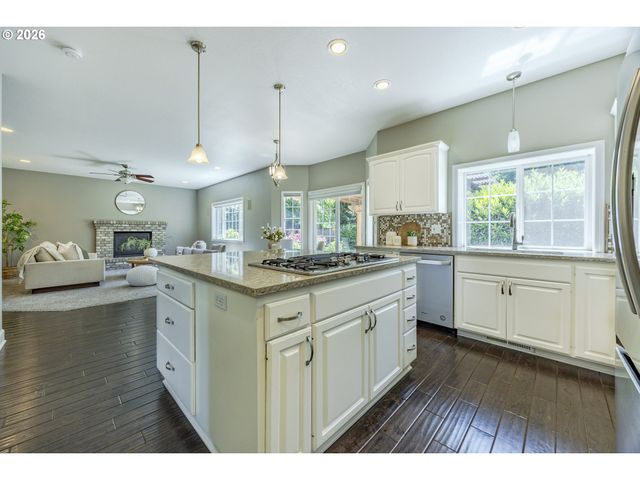 3394 HAMPTON Way, Eugene, OR 97401