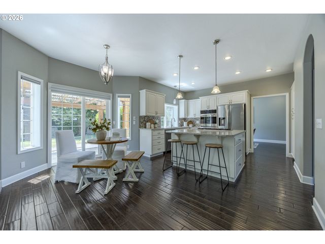 3394 HAMPTON Way, Eugene, OR 97401