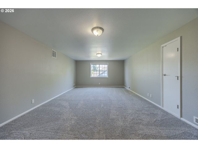 3394 HAMPTON Way, Eugene, OR 97401