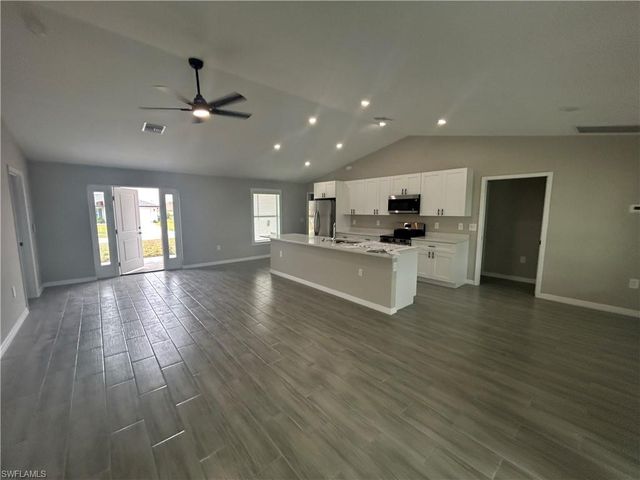 3804 NE 9th PL, Cape Coral, FL 33909