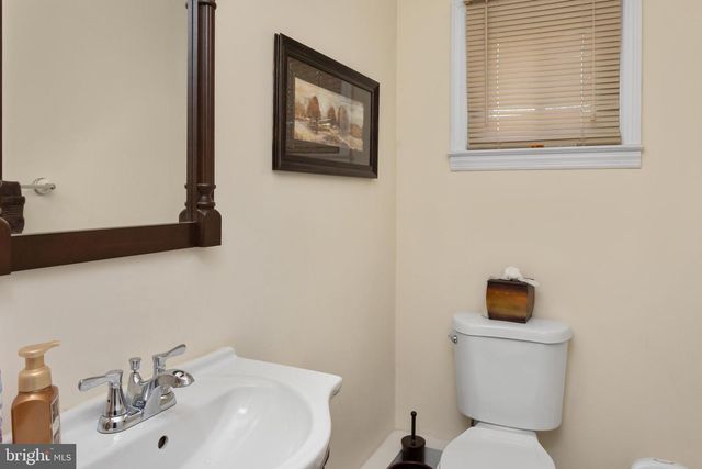 381 REGINA AVENUE, Hamilton, NJ 08619