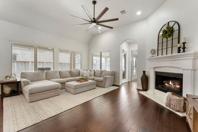 124 Angie Lane, Montgomery, TX 77316