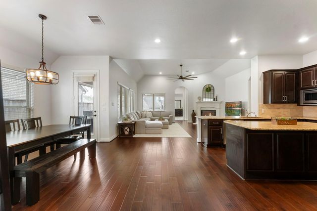 124 Angie Lane, Montgomery, TX 77316