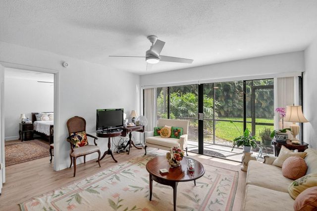 3050 Presidential Way 106, West Palm Beach, FL 33401