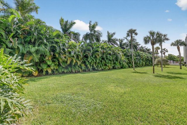 3050 Presidential Way 106, West Palm Beach, FL 33401