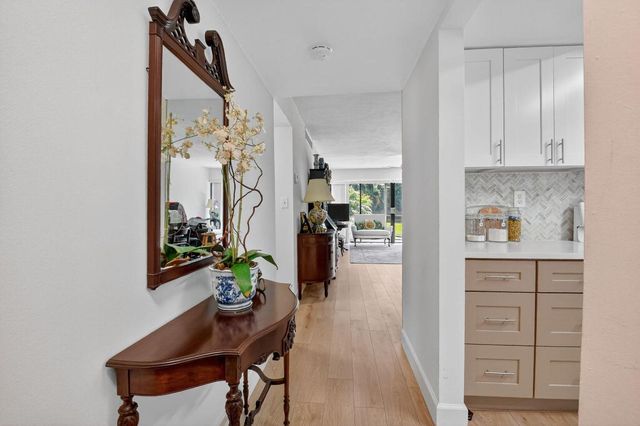 3050 Presidential Way 106, West Palm Beach, FL 33401