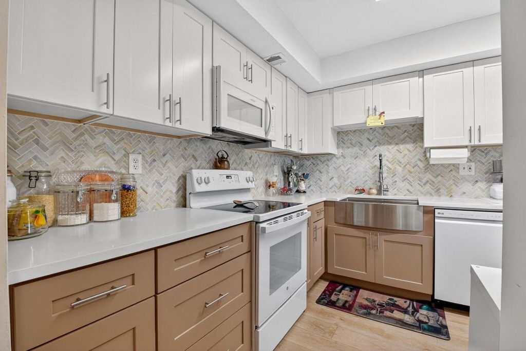 3050 Presidential Way 106, West Palm Beach, FL 33401