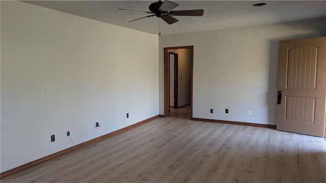 822 W John Wright Lane, Mountainburg, AR 72946