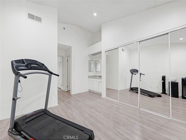 11350 Foothill Boulevard 15, Sylmar, CA 91342