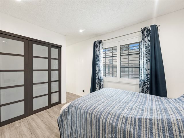 11350 Foothill Boulevard 15, Sylmar, CA 91342
