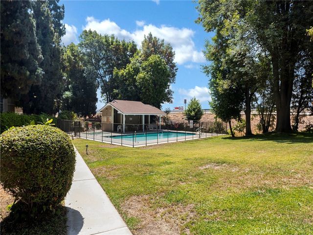 11350 Foothill Boulevard 15, Sylmar, CA 91342