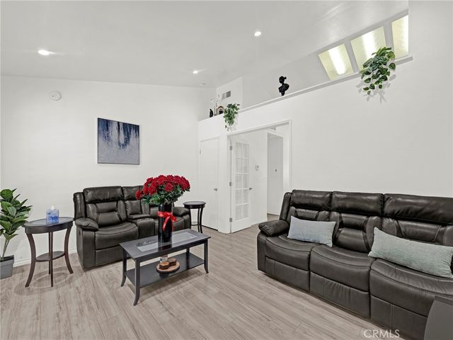 11350 Foothill Boulevard 15, Sylmar, CA 91342