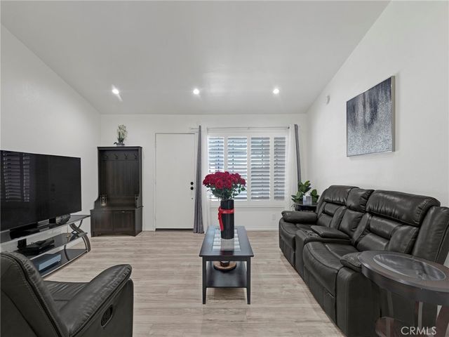 11350 Foothill Boulevard 15, Sylmar, CA 91342