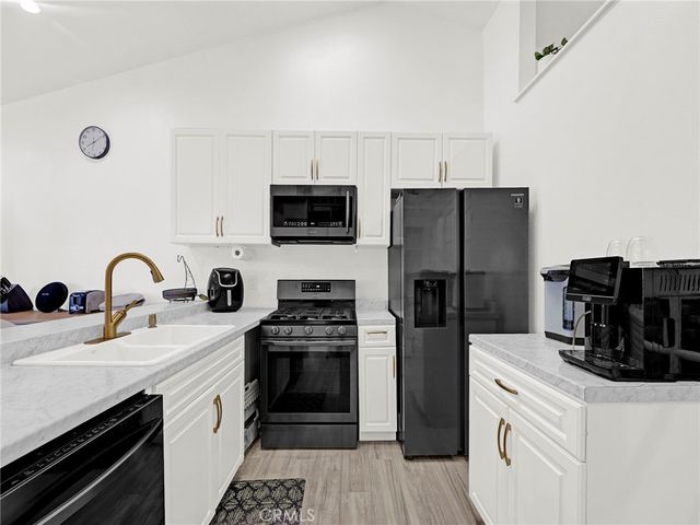 11350 Foothill Boulevard 15, Sylmar, CA 91342