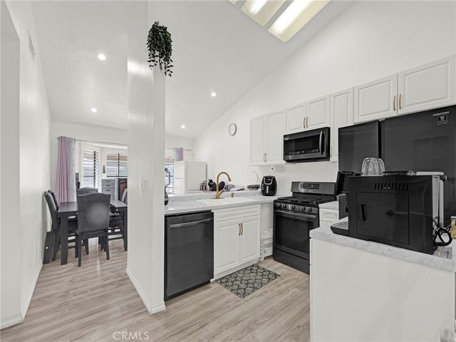 11350 Foothill Boulevard 15, Sylmar, CA 91342