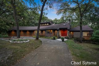 2620 Oak Ridge Trail, Grand Rapids, MI 49525