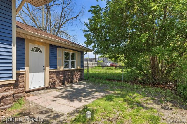 1418 8th Street, Port Huron, MI 48060
