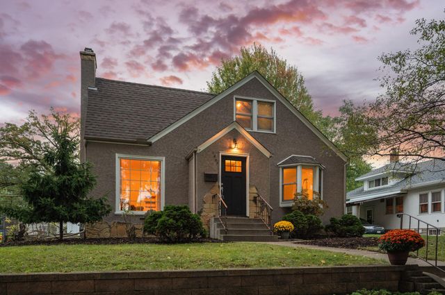 1865 Palace Avenue, Saint Paul, MN 55105