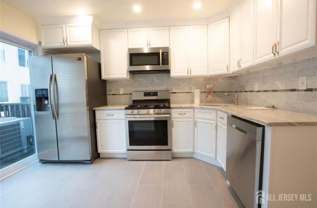 605 Holly Drive 605, Perth Amboy, NJ 08861